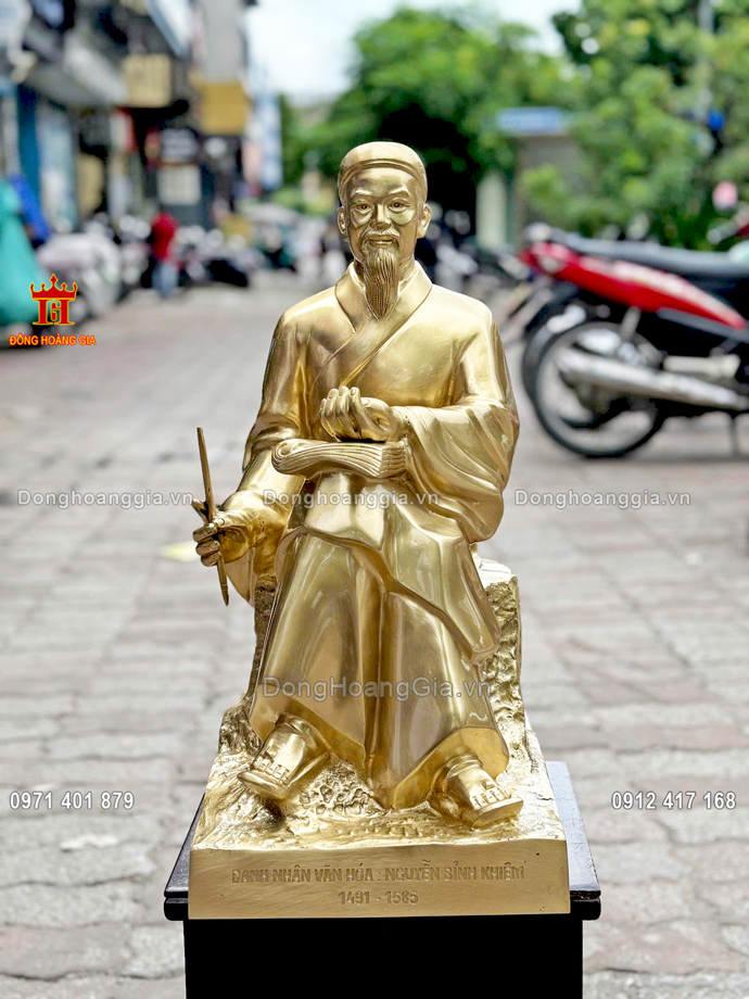 Tượng Nguyễn Bỉnh được đúc hoàn toàn từ nguyên liệu đồng vàng nguyên chất loại I